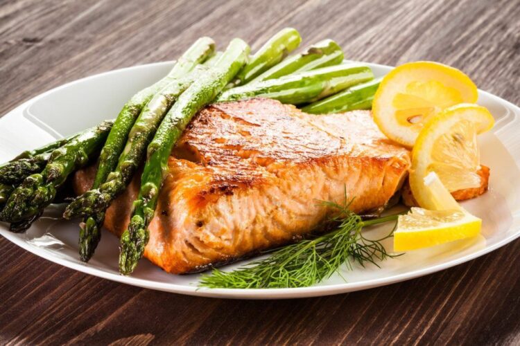 Baked salmon with asparagus